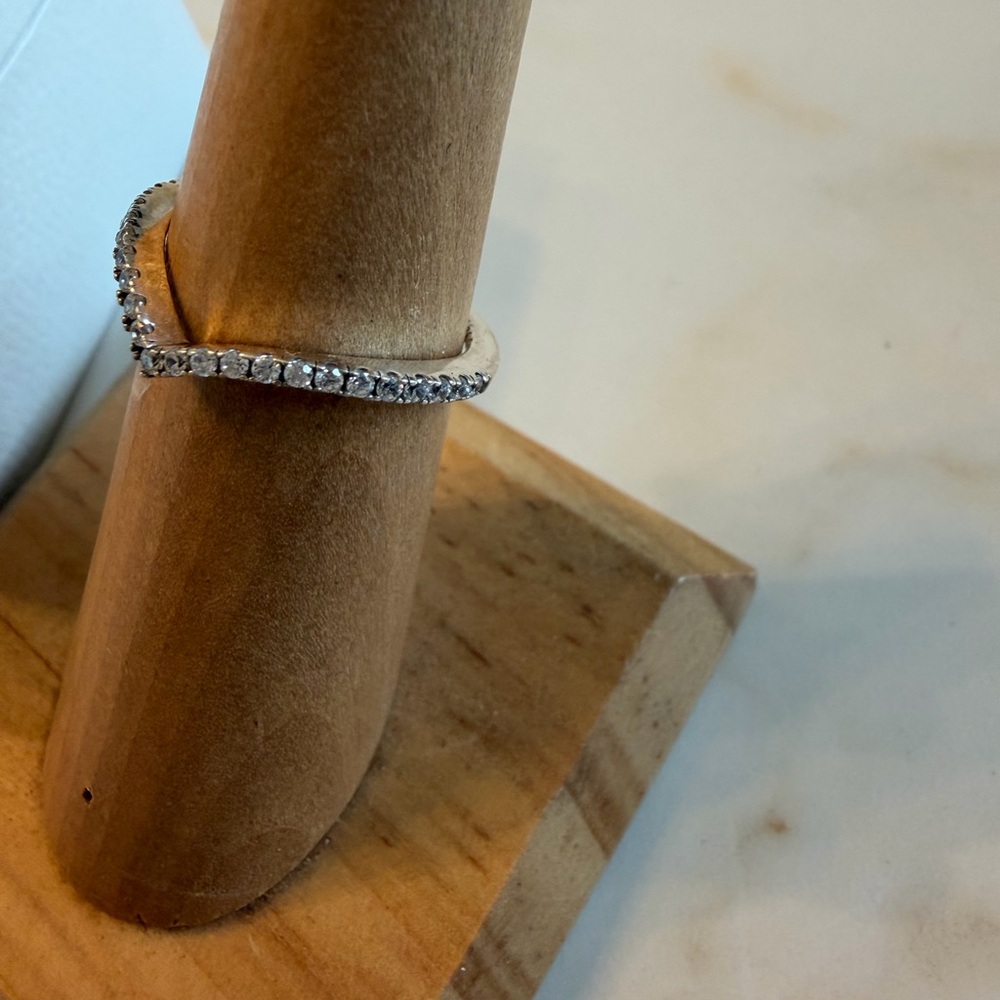 ❤️PANDORA Sparkling Wishbone Ring - Picture 3 of 6